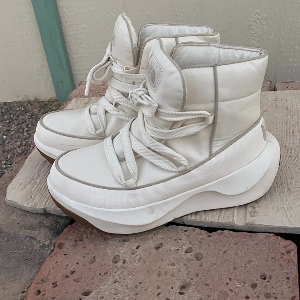 The North Face Women's Halseigh Thermoball Lace Wp Boot Size 9